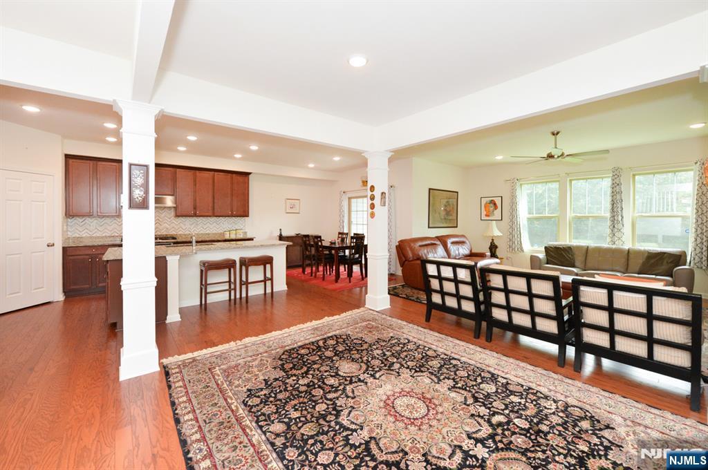 27 Winfield Drive 903 - Photo 3
