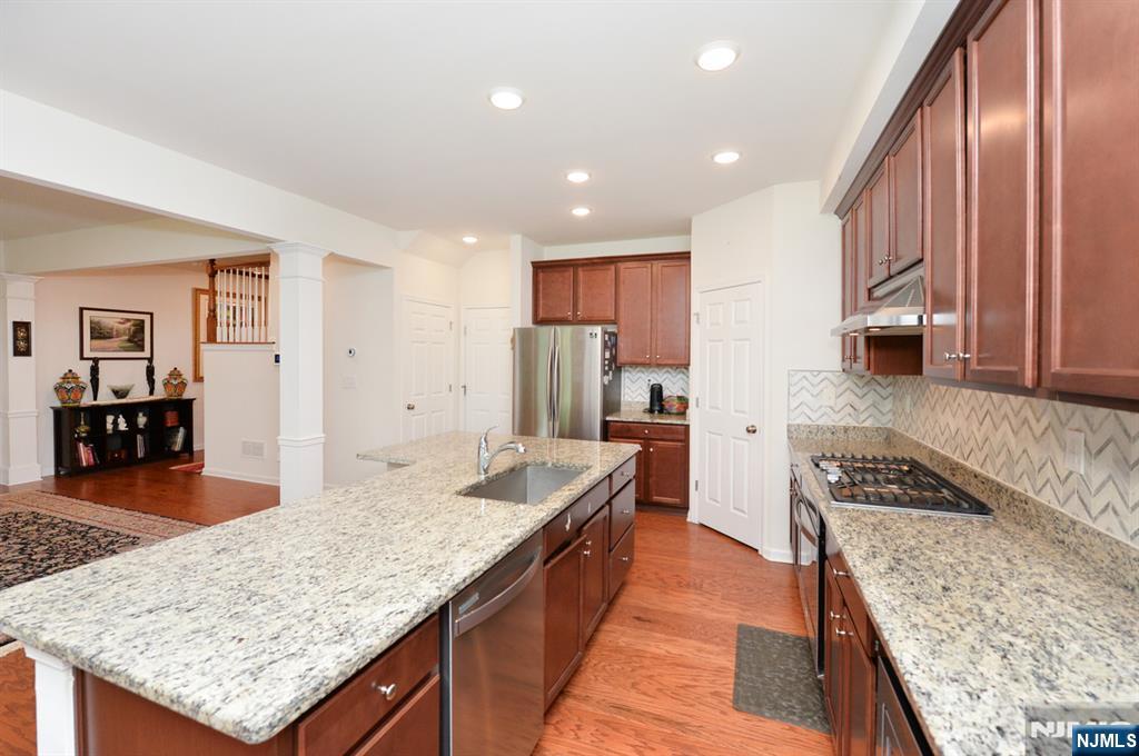 27 Winfield Drive 903 - Photo 5
