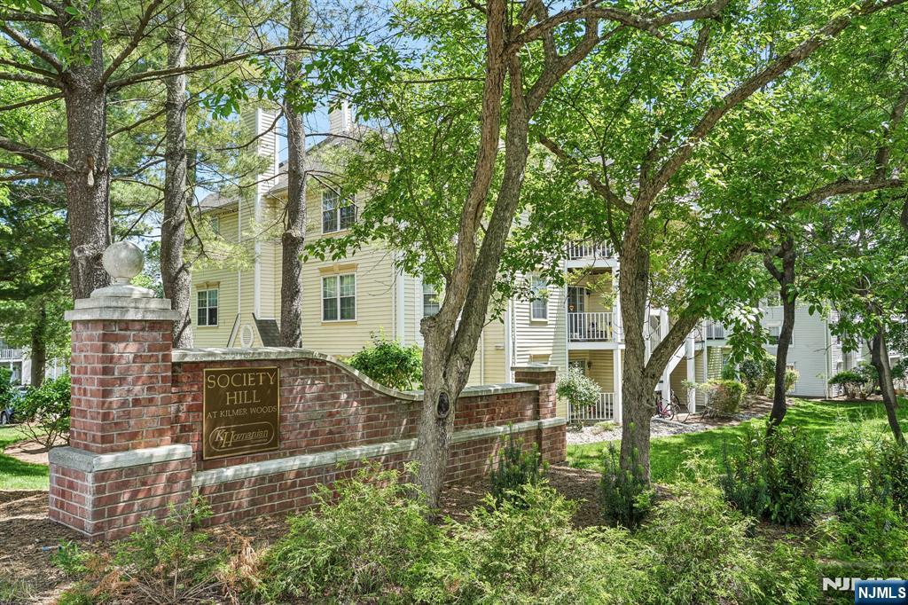 518 Holly Court - Photo 1