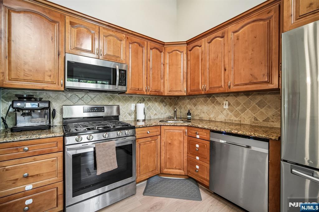 518 Holly Court, Mahwah, NJ 07430 Listing Photo  11