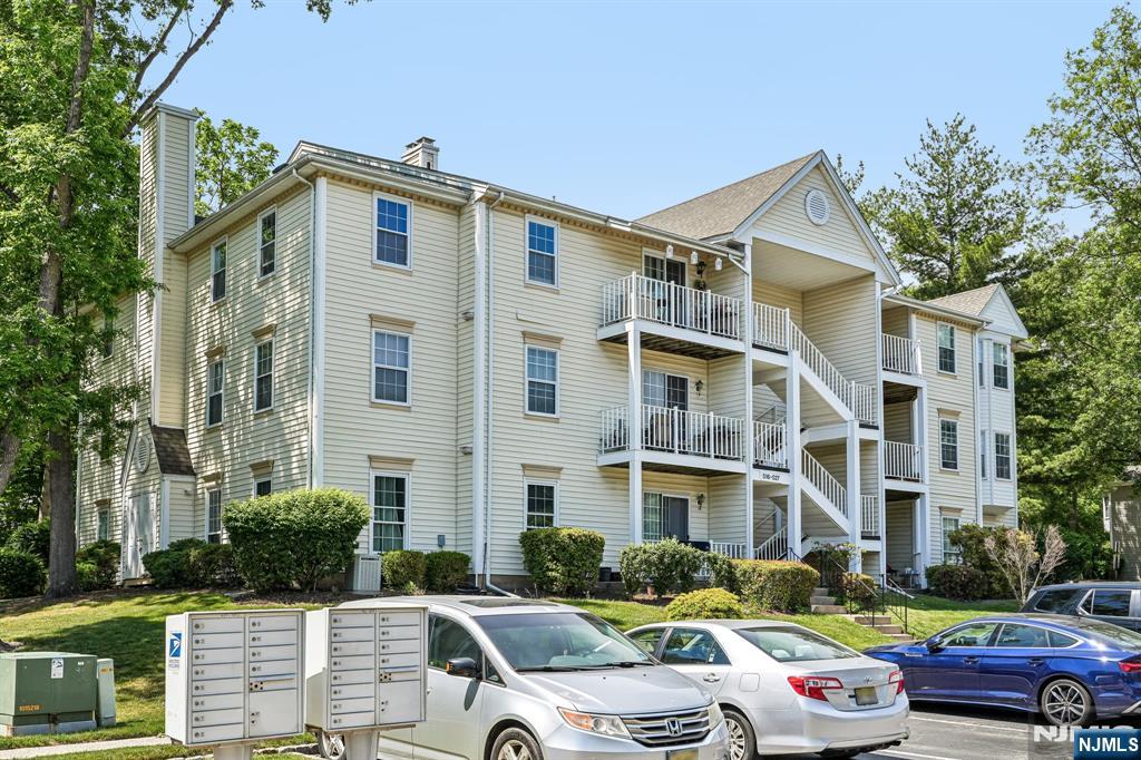 518 Holly Court, Mahwah, NJ 07430 Listing Photo  2