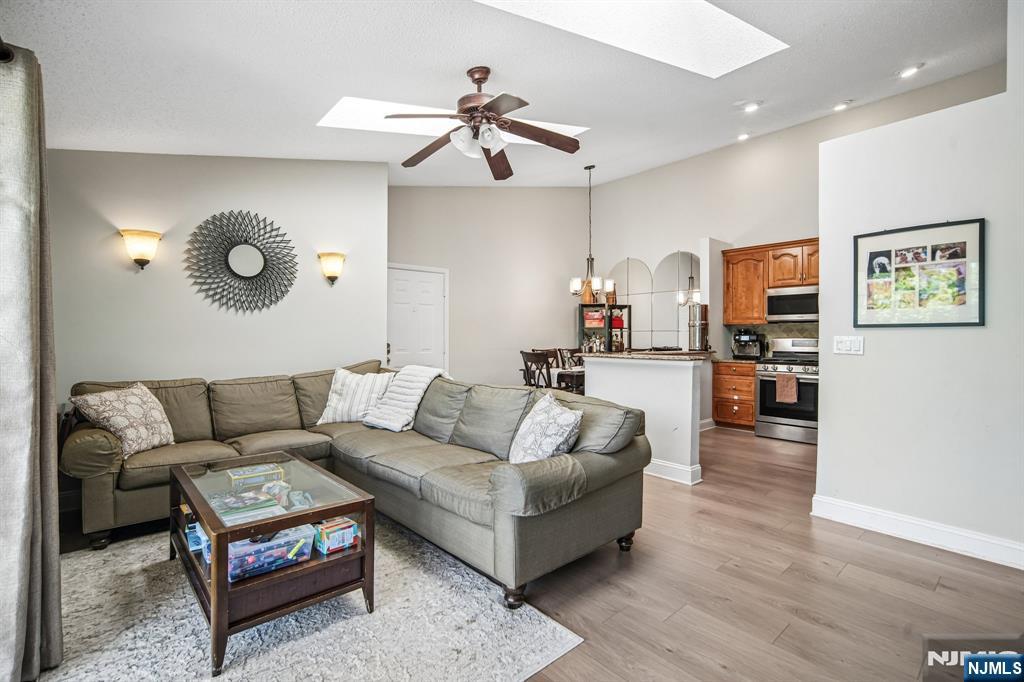 518 Holly Court, Mahwah, NJ 07430 Listing Photo  4