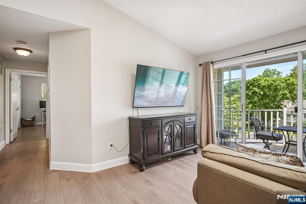 518 Holly Court, Mahwah, NJ 07430 Listing Photo  6