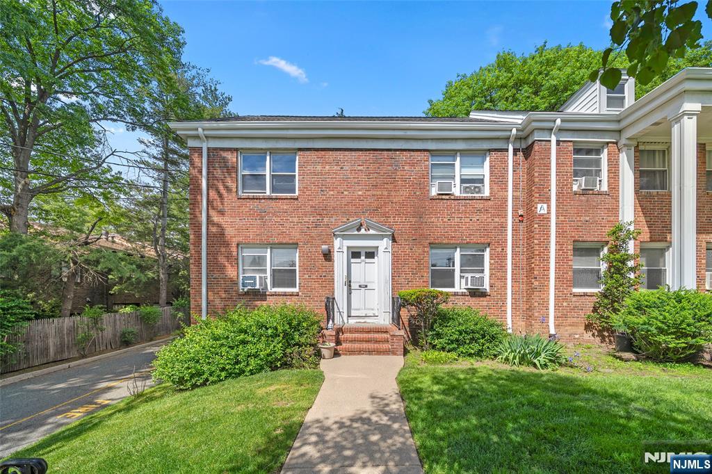151 E Palisade Avenue A1 - Photo 4