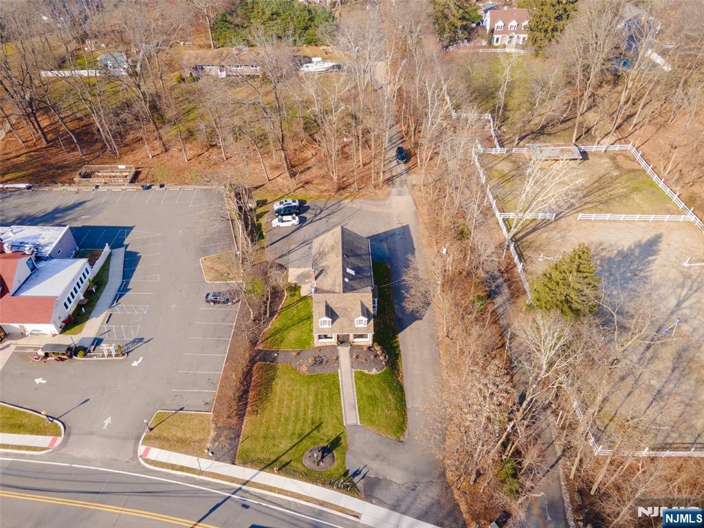 593 Ramapo Valley Road - Photo 2