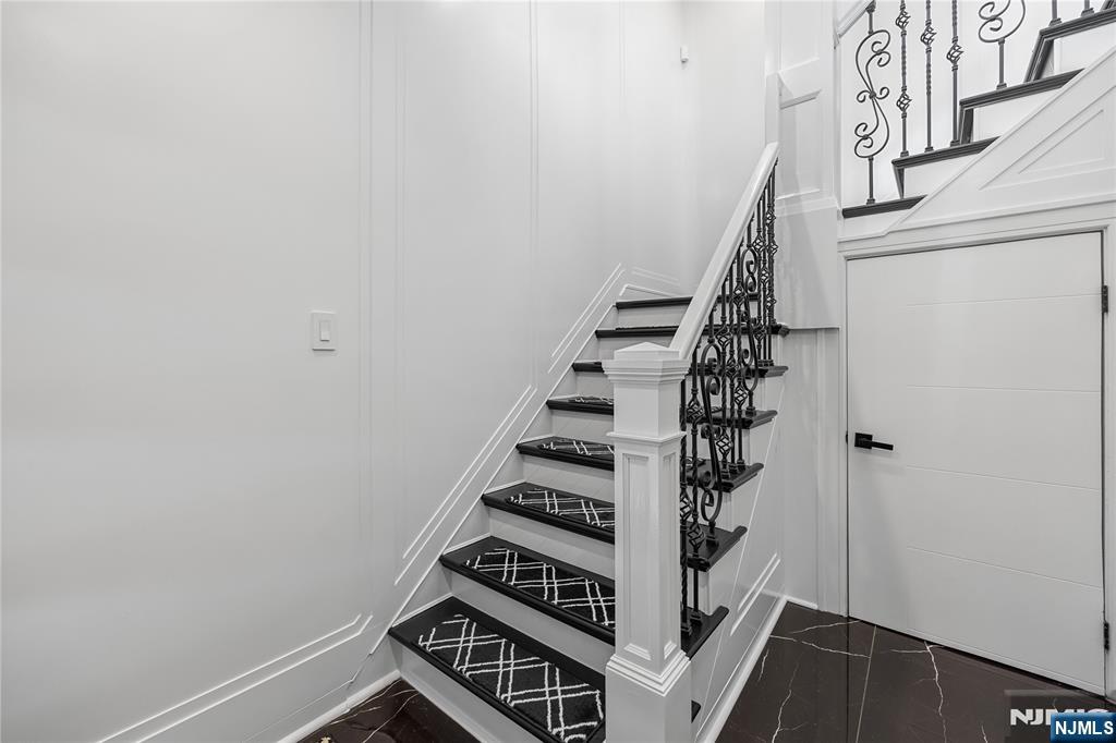 1080 River Road - Photo 3