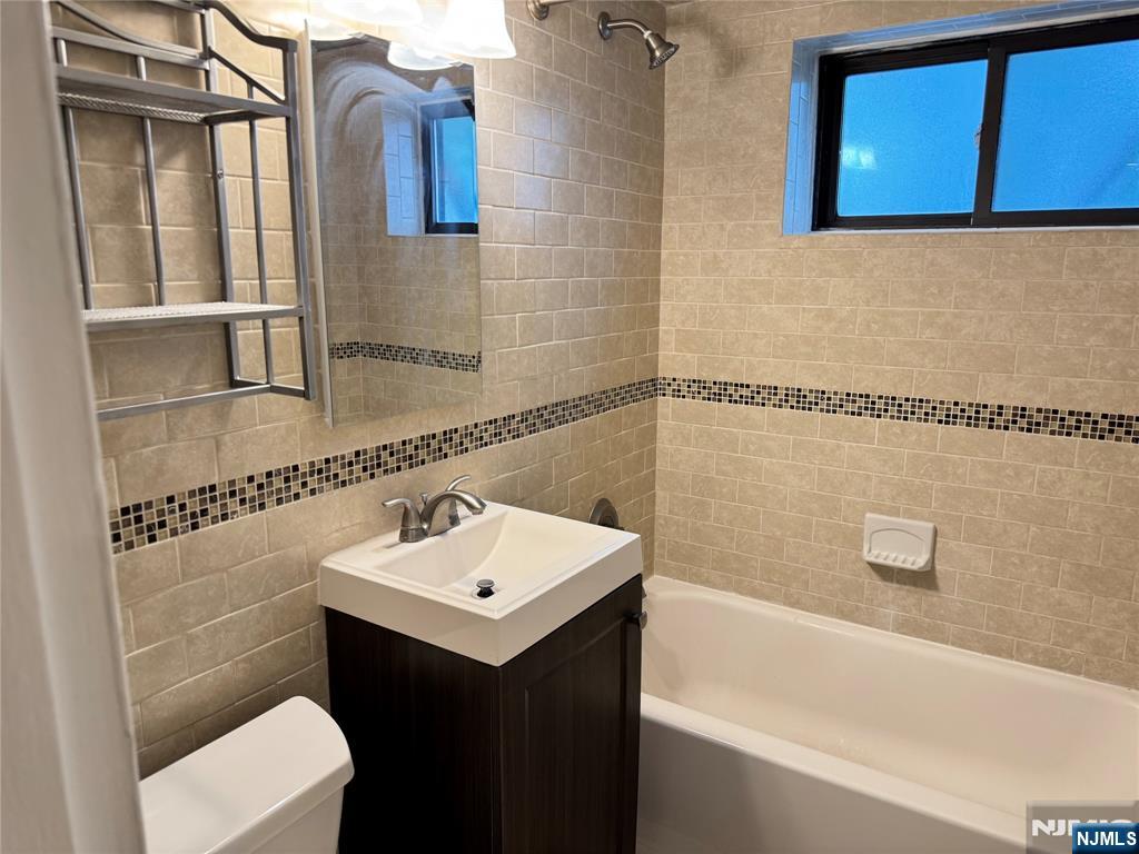 3001 Edwin Avenue, #4A, Fort Lee, NJ 07024 Listing Photo  12