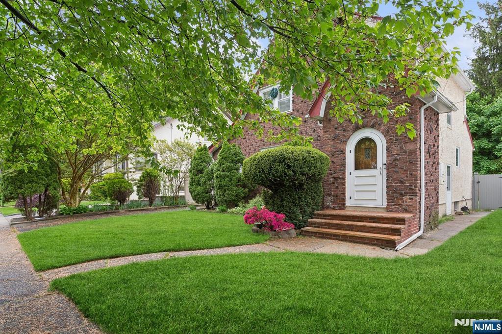 494 Martense Ave, Teaneck, NJ 07666