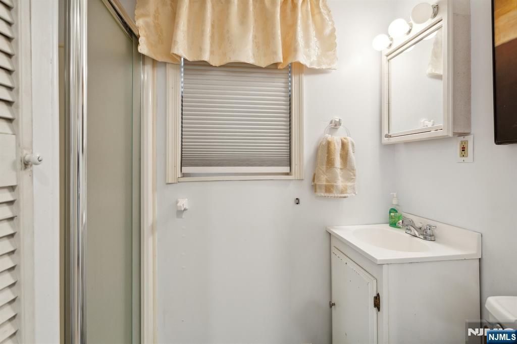 1st Floor Full Bathroom