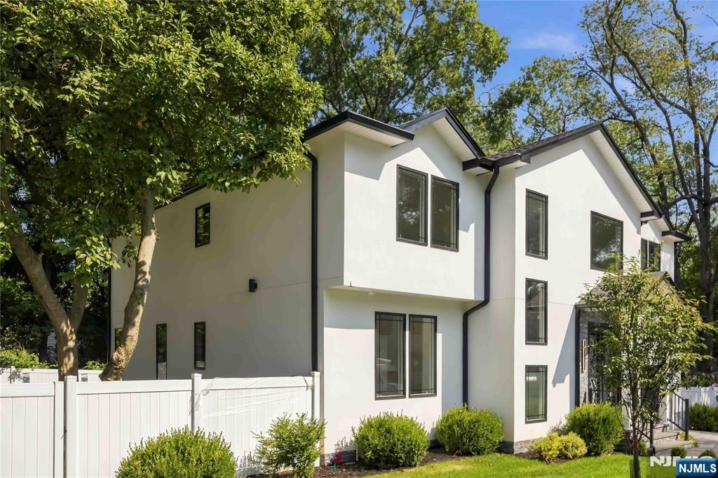 35 Harvey Street - Photo 2