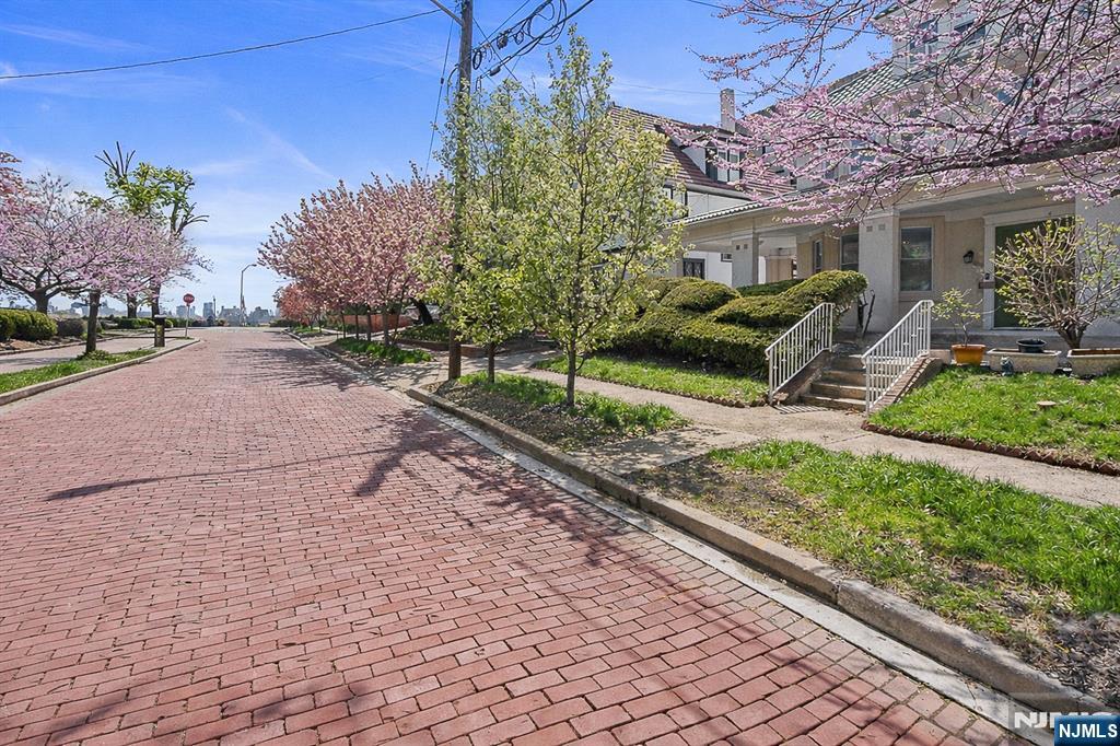 5 75th Street - Photo 3