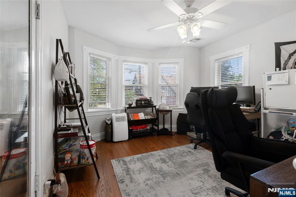 5 75th Street — photo 34