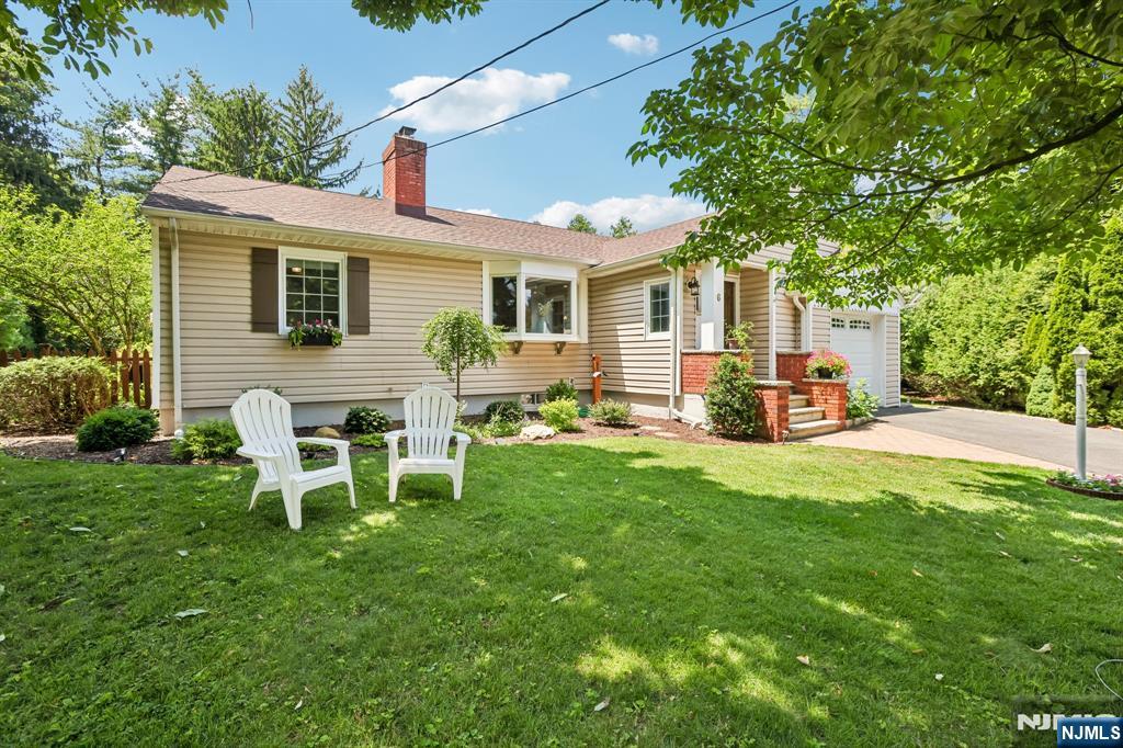 Homes for sale in Ho Ho Kus, NJ | 6 Garden Ct, Ho Ho Kus, NJ 07423 | MLS# 26019137