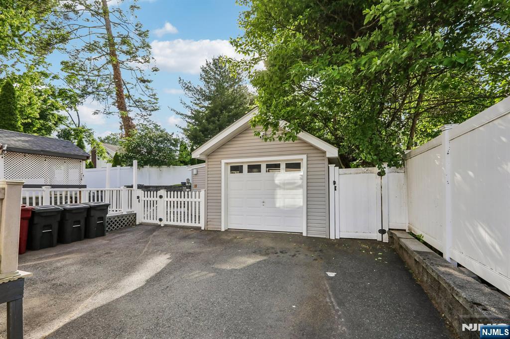 45 Hillside Avenue — photo 35