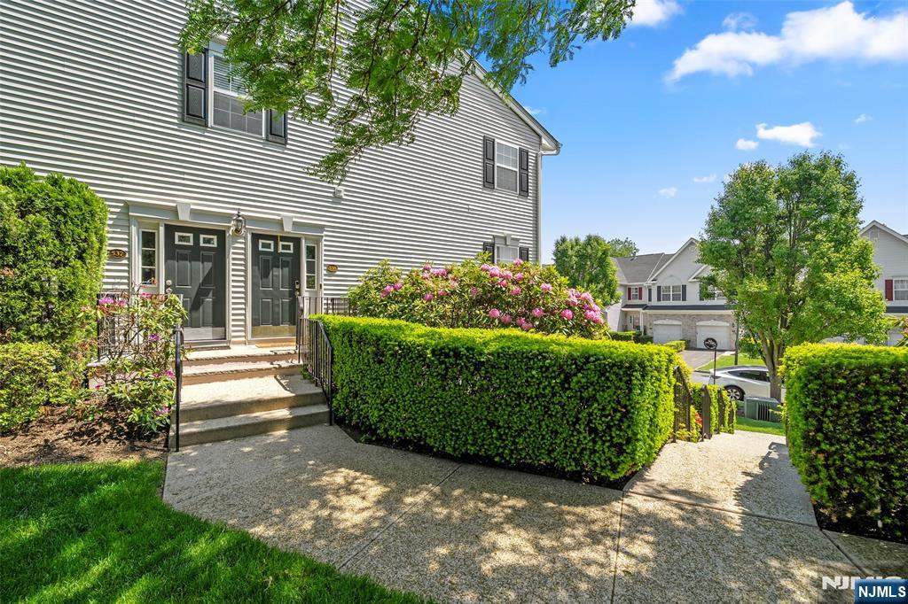 537 Coventry Drive 5038 - Photo 2