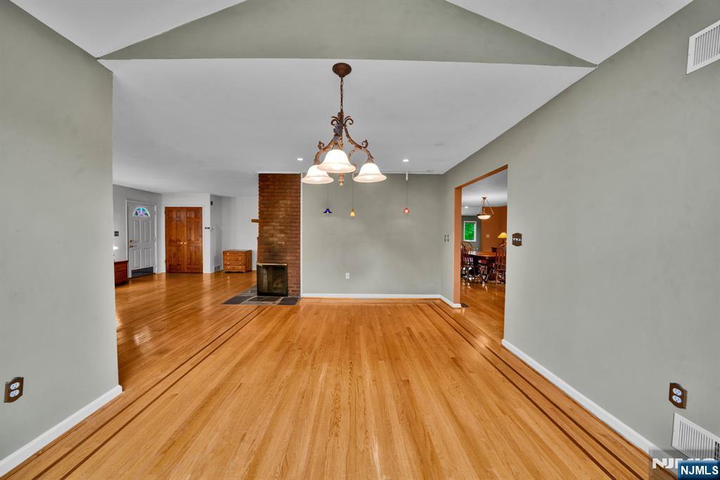 165 Busteed Drive, Midland Park, NJ 07432 Listing Photo  9