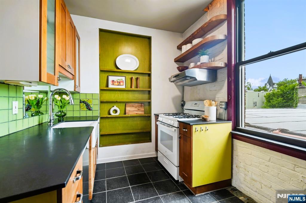 54-60 Mcwhorter Street #207