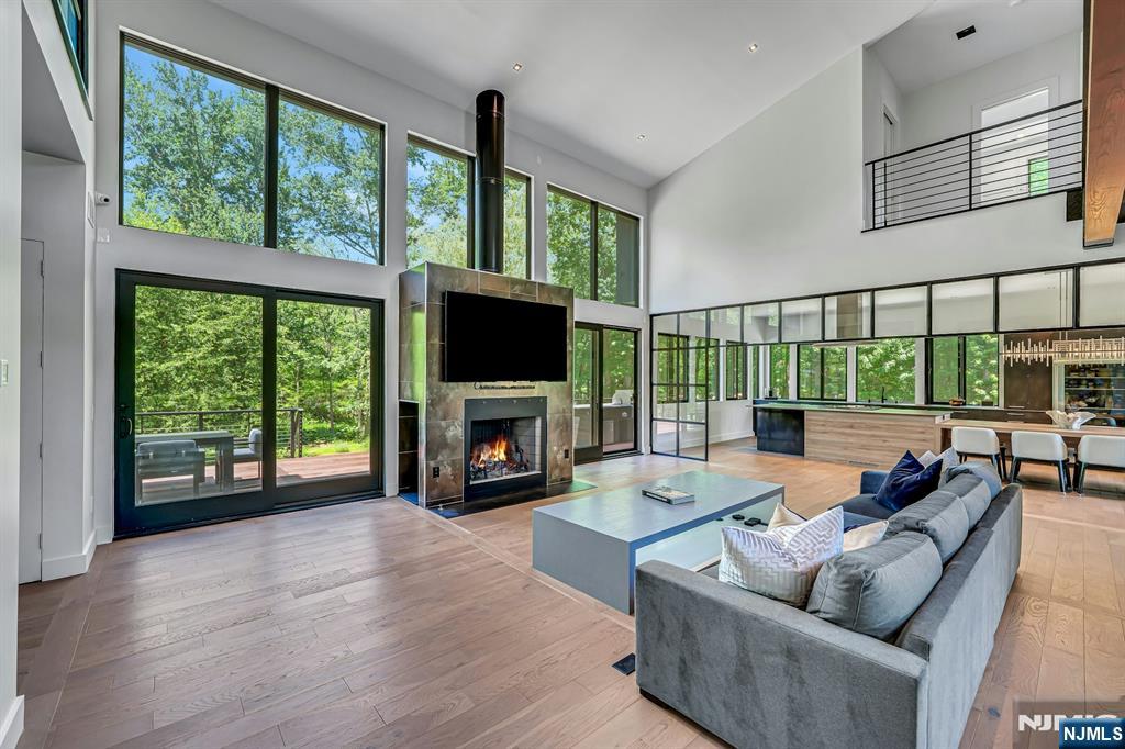 176 Edson Terrace - Photo 3
