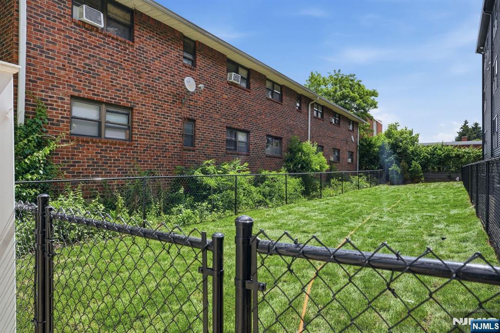 91 Union St #6A, Lodi, NJ 07644