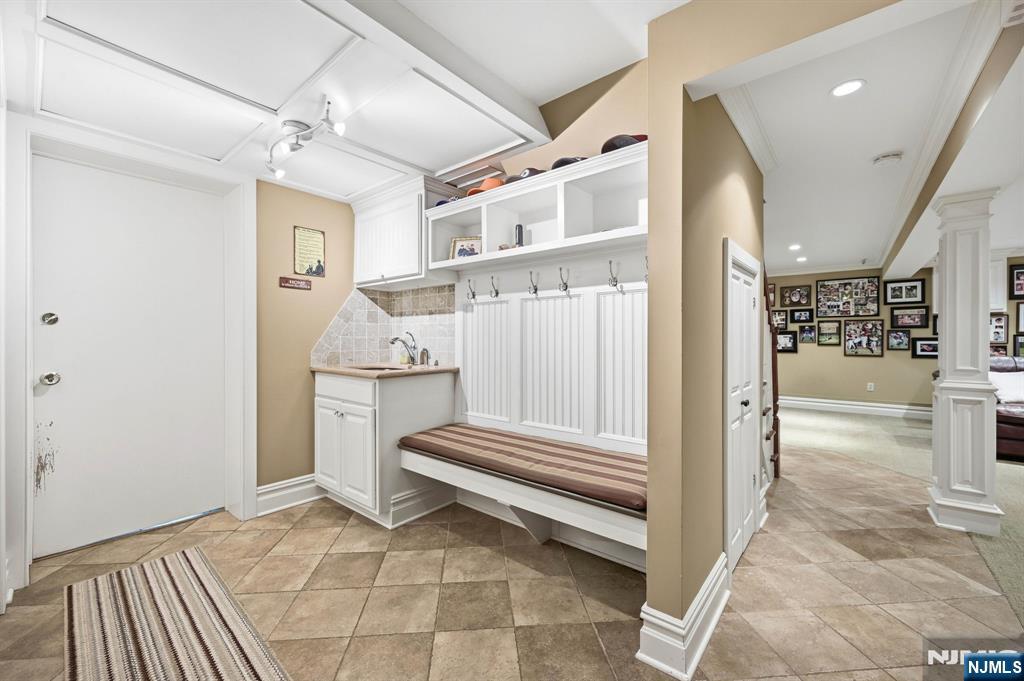 basement mudroom