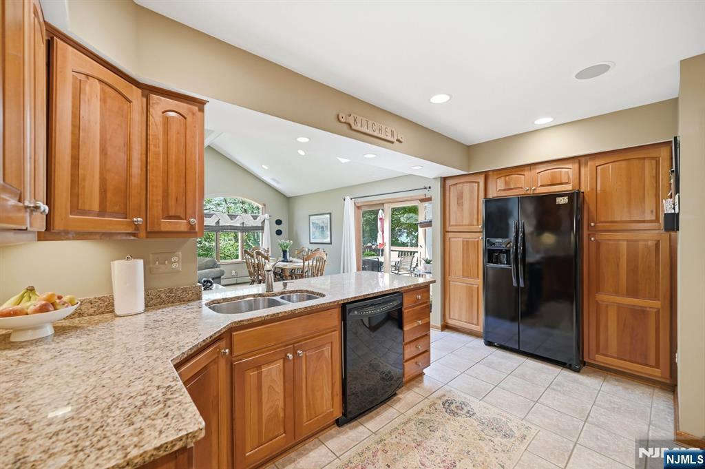 21 Lakeview Avenue, Park Ridge, NJ 07656 Listing Photo  8