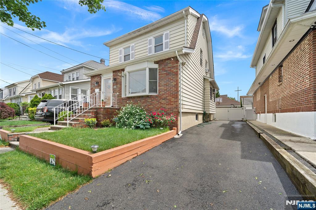 247 6th Street - Photo 3