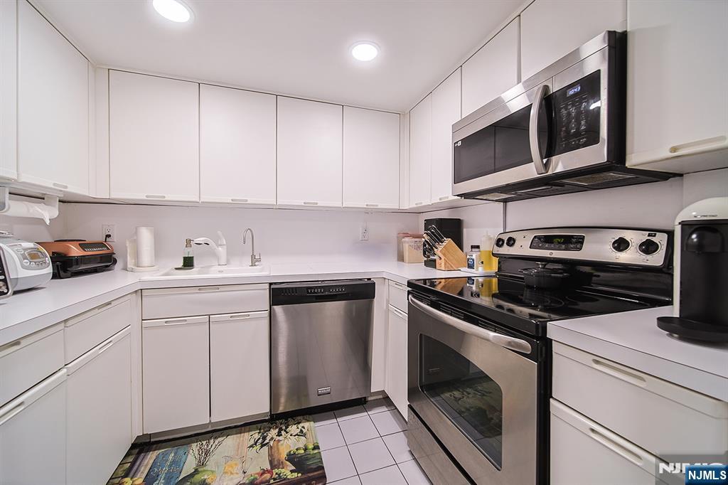 38 Moonachie Road, #402, Hackensack, NJ 07601 Listing Photo  22