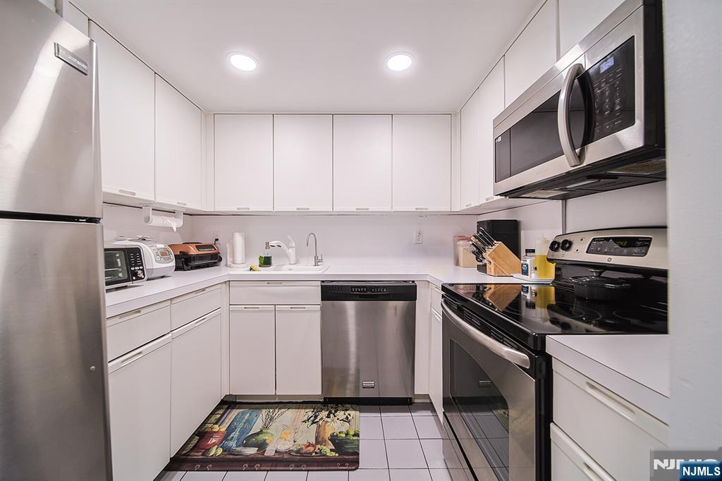38 Moonachie Road, #402, Hackensack, NJ 07601 Listing Photo  23
