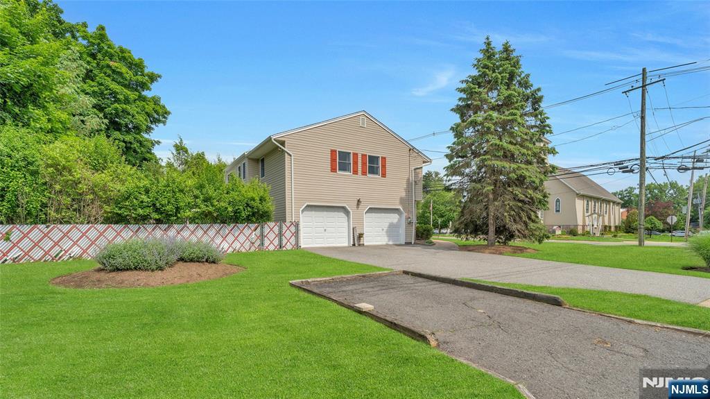 Large Property with 2 Car Garage plus extra Driveway