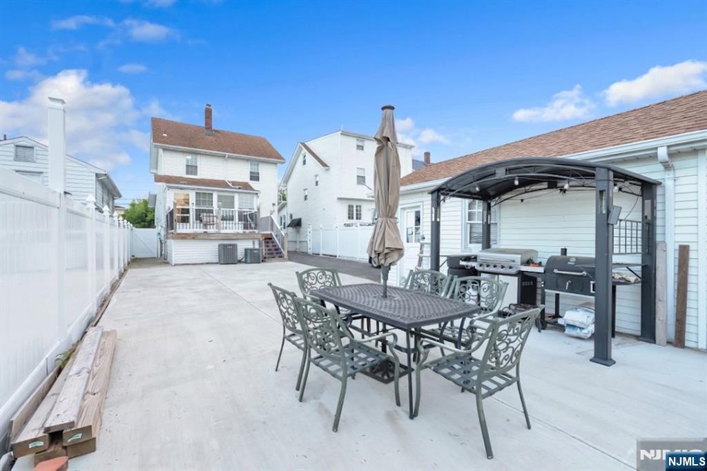 353 Page Avenue - Photo 7