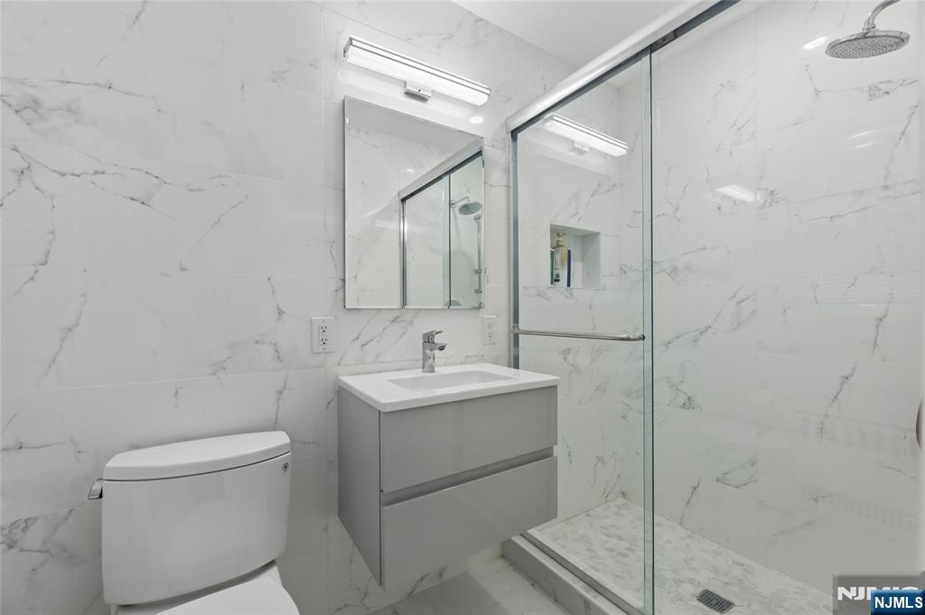 585 W Englewood Avenue, Teaneck, NJ 07666 Listing Photo  11