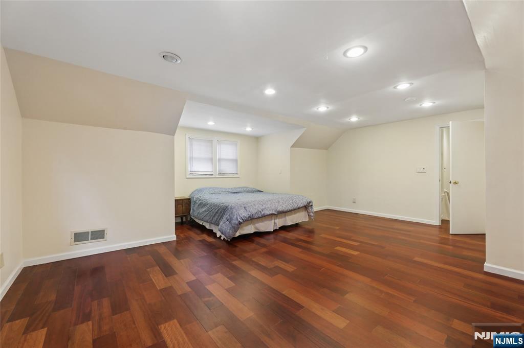 585 W Englewood Avenue, Teaneck, NJ 07666 Listing Photo  16