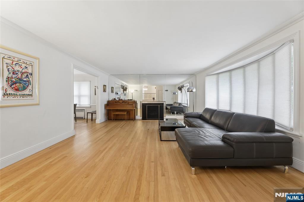 585 W Englewood Avenue - Photo 3