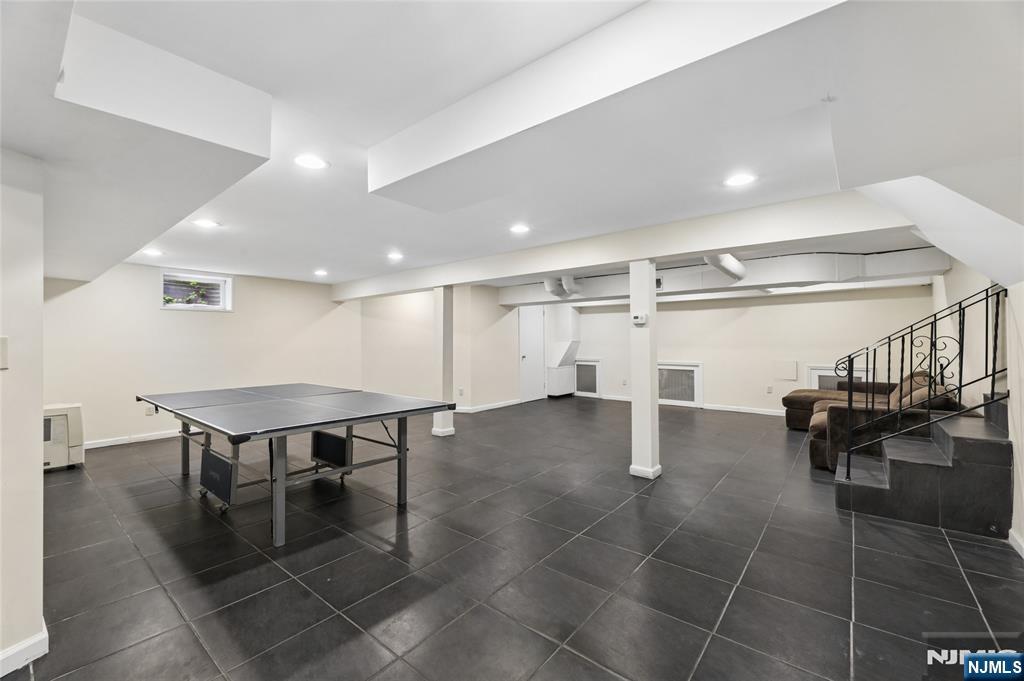585 W Englewood Avenue, Teaneck, NJ 07666 Listing Photo  20