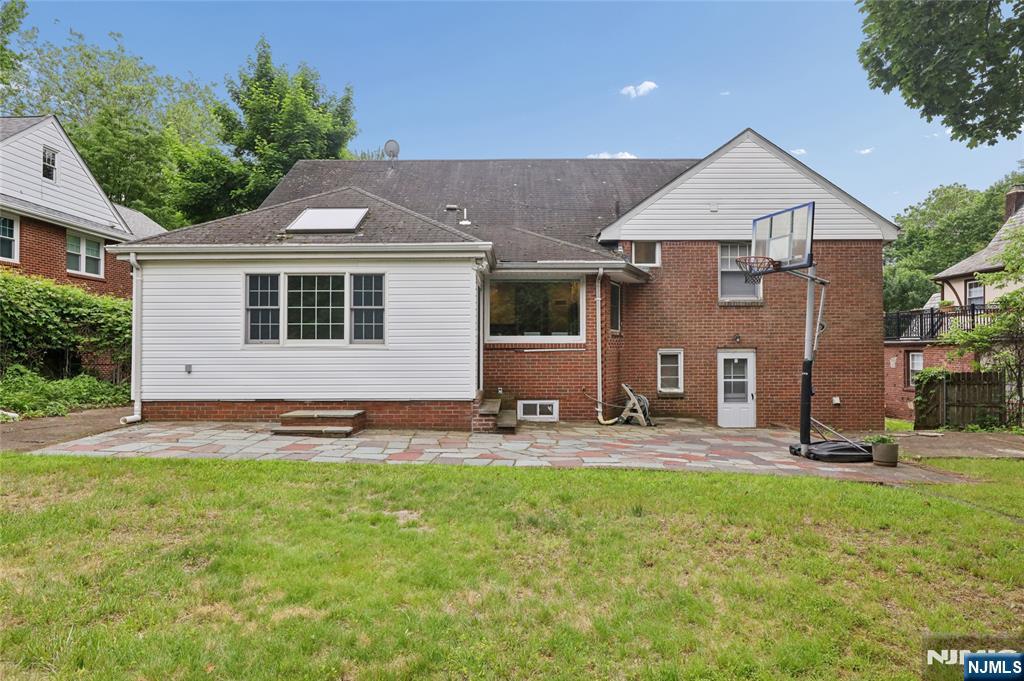 585 W Englewood Avenue, Teaneck, NJ 07666 Listing Photo  22