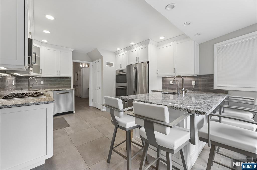 585 W Englewood Avenue, Teaneck, NJ 07666 Listing Photo  6