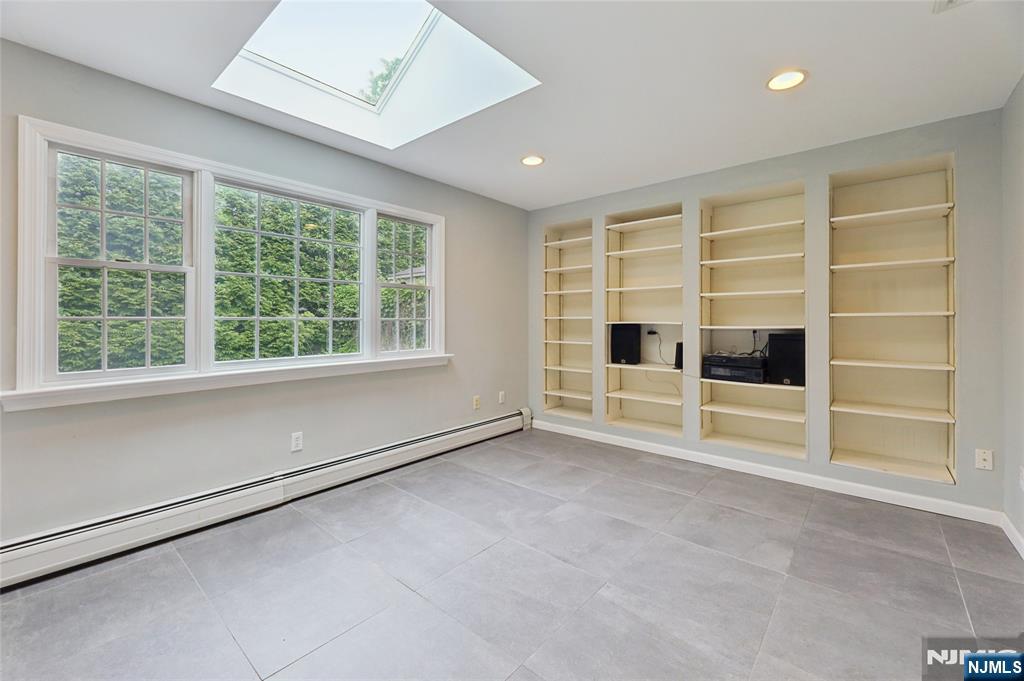 585 W Englewood Avenue, Teaneck, NJ 07666 Listing Photo  8