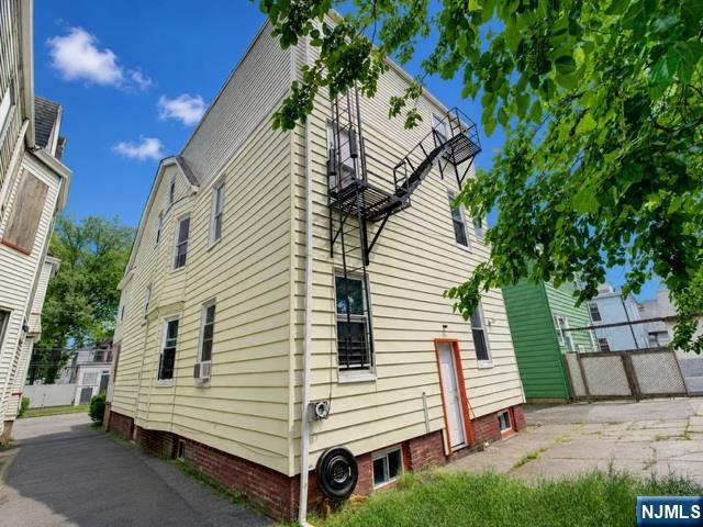 1035 Hunterdon Street