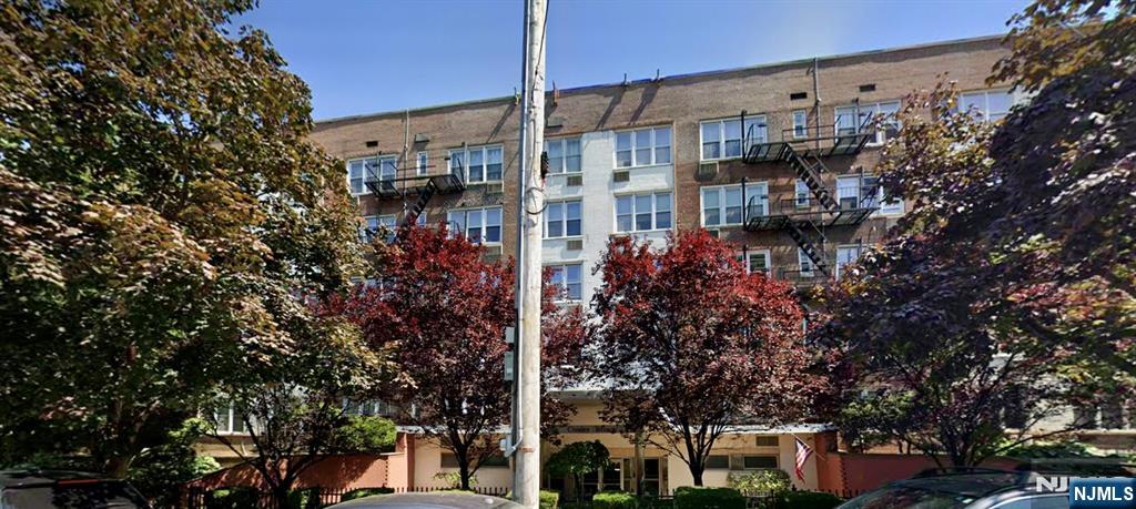 2160 Center Avenue 3J - Photo 1