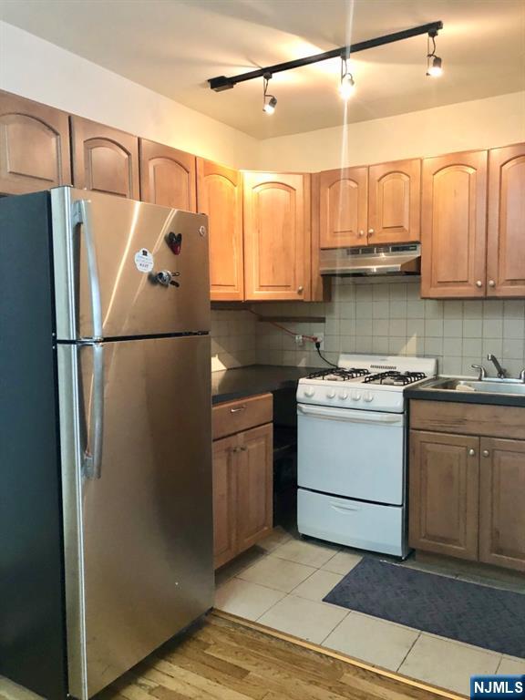 2160 Center Avenue 3J - Photo 4