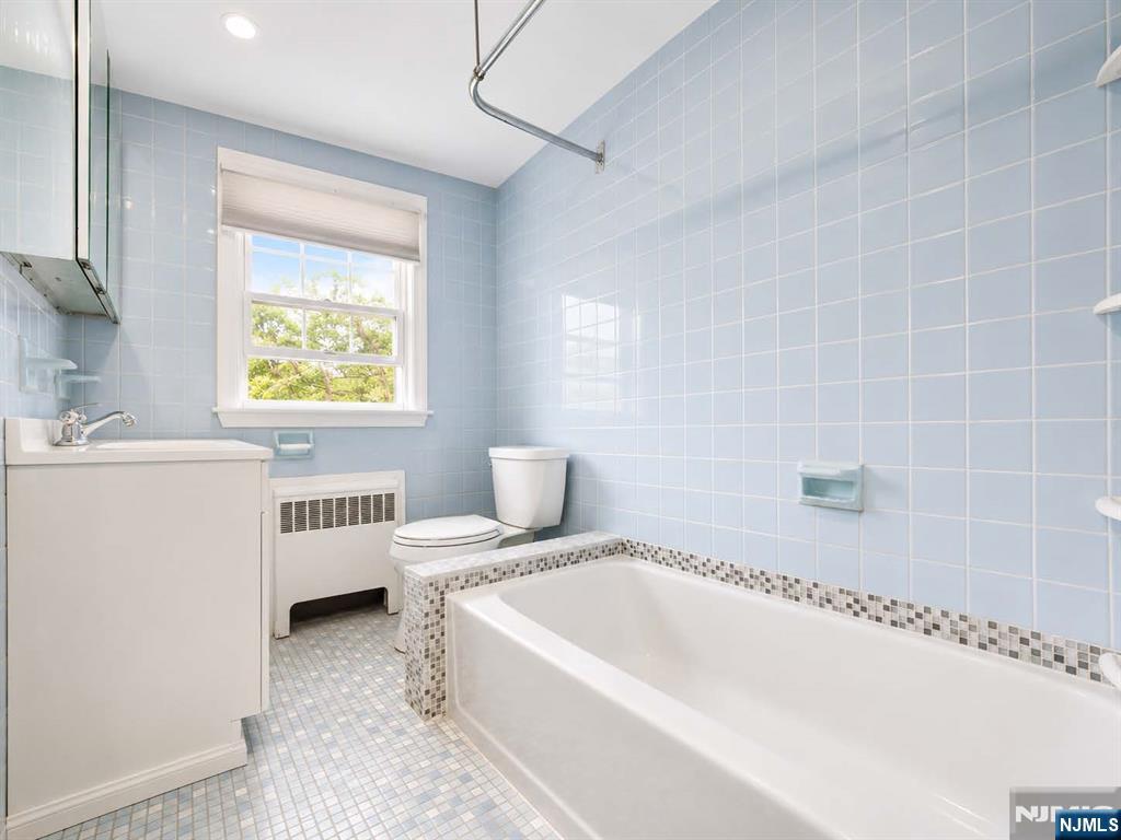 2nd floor full bath
