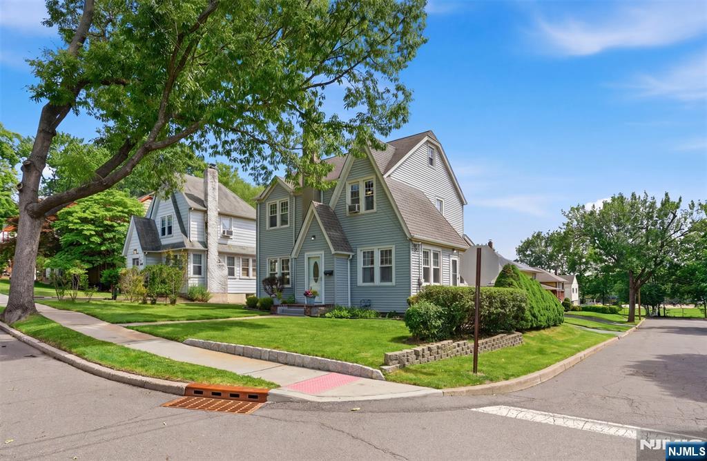 88 Lindbergh Boulevard, Teaneck, NJ 07666 Listing Photo  2