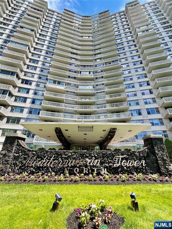 2100 Linwood 4P - Photo 1