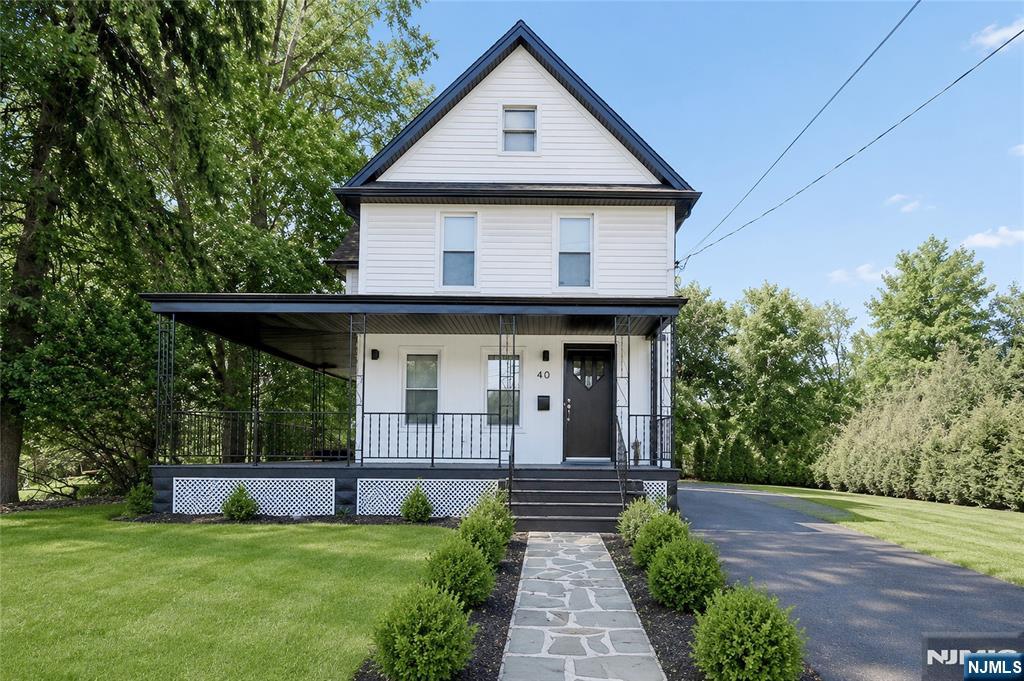 40 Grant Avenue - Photo 1