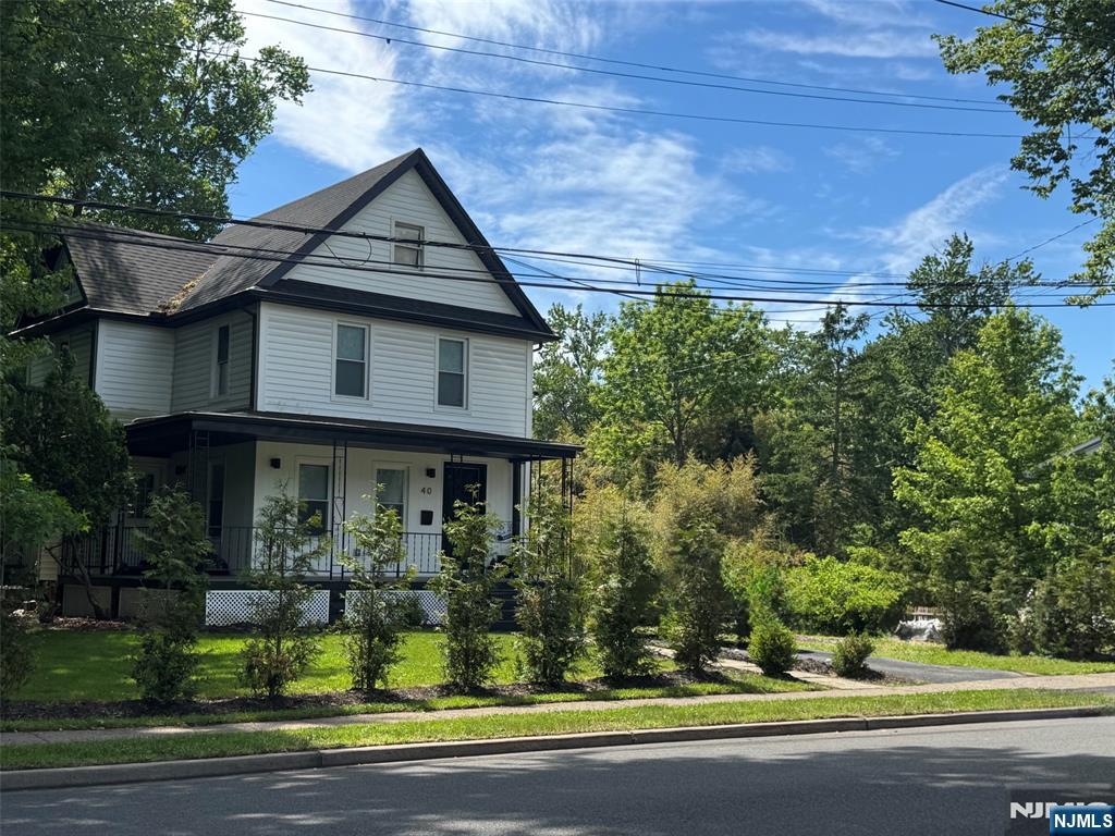 40 Grant Avenue - Photo 1