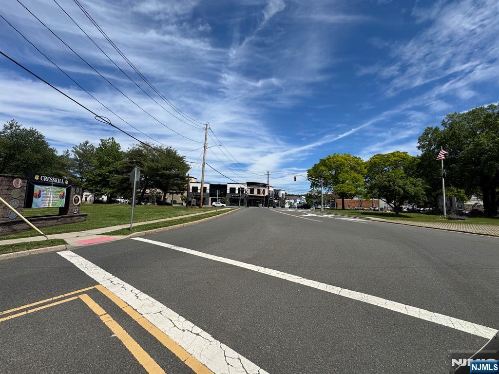 40 Grant Ave, Cresskill, NJ 07626