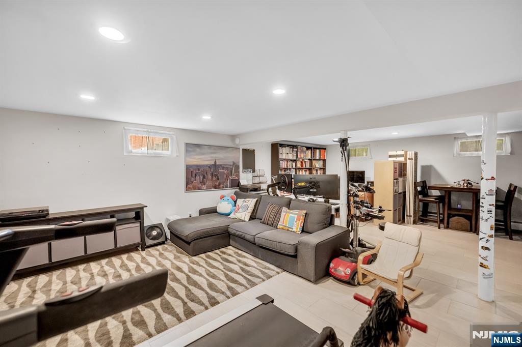364 Knickerbocker Road, Cresskill, NJ 07626 Listing Photo  35