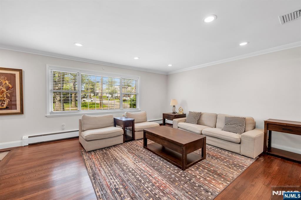 364 Knickerbocker Road, Cresskill, NJ 07626 Listing Photo  8