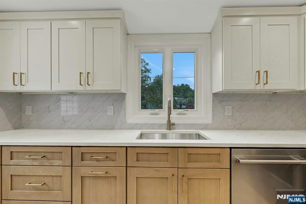 282 Spring Valley Road, Park Ridge, NJ 07656 Listing Photo  15