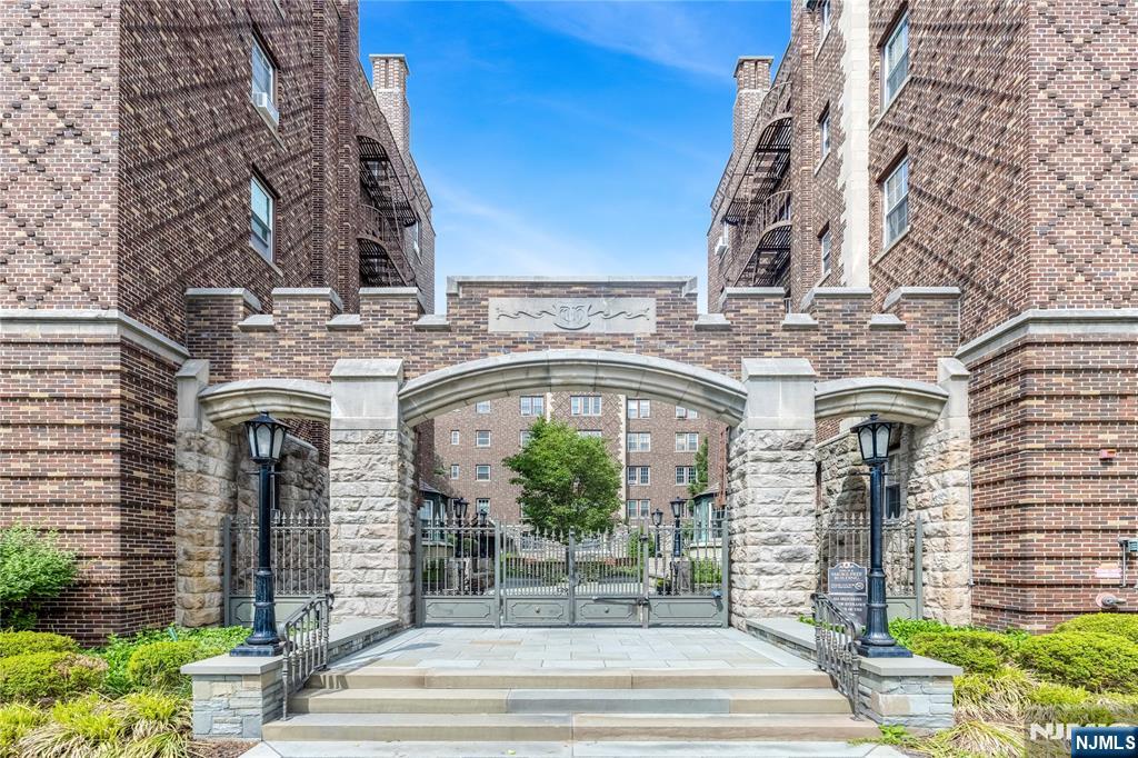 275 Engle Street G1 - Photo 1